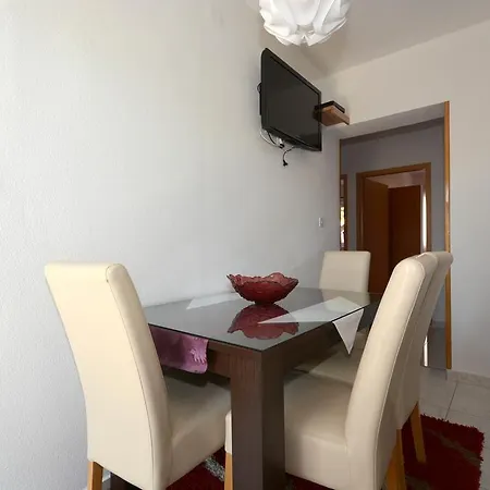 アパート Maslina トロギール