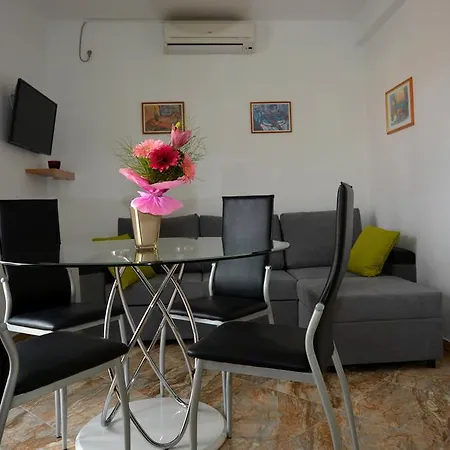 شقة Maslina