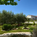 Apartament Maslina *