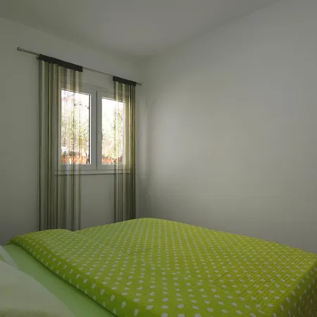 Apartment Maslina *