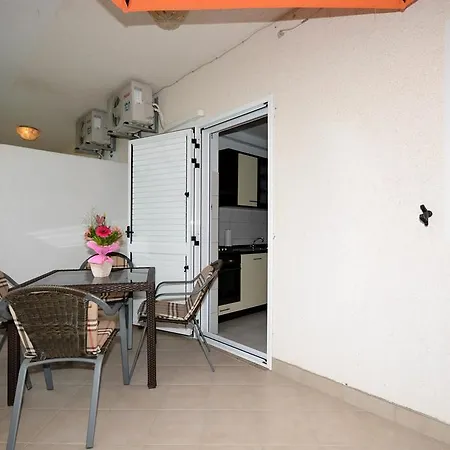 Apartment Maslina *