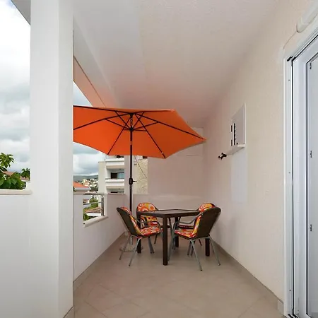Apartment Maslina *